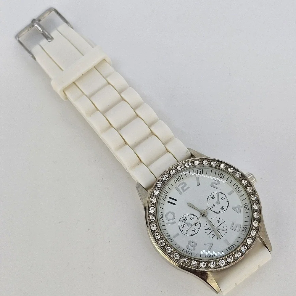 38MM Women's Watch White Dial Crystal Bezel White Plastic Bands New‎ Battery